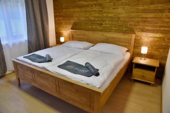 EFI ApartHotel Horní Lipová - bedroom with double bed